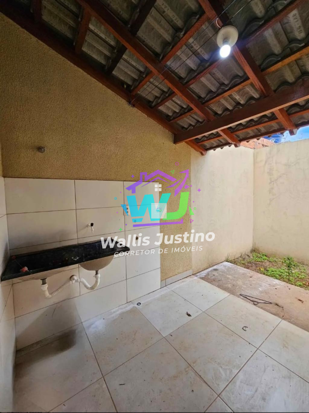 Casa à Venda no Residencial Atalaia em Rio Verde – 2 Quartos com Cozinha Planejada