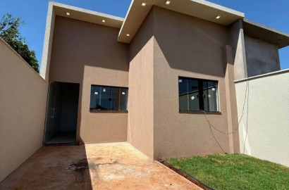 Casa á Venda com 3 Quartos e Suíte no Bairro Martins em Rio Verde GO por R$ 360 mil