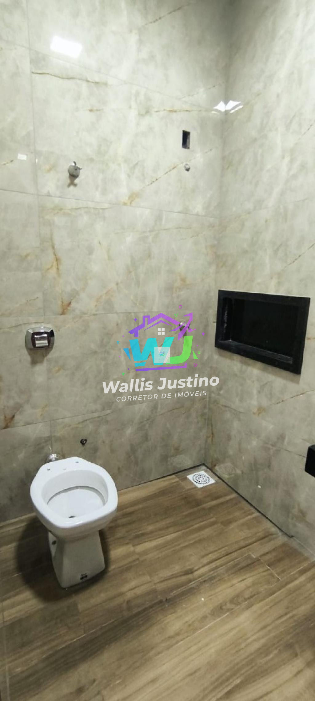 Casa á Venda com 3 Quartos e Suíte no Bairro Martins em Rio Verde GO por R$ 360 mil