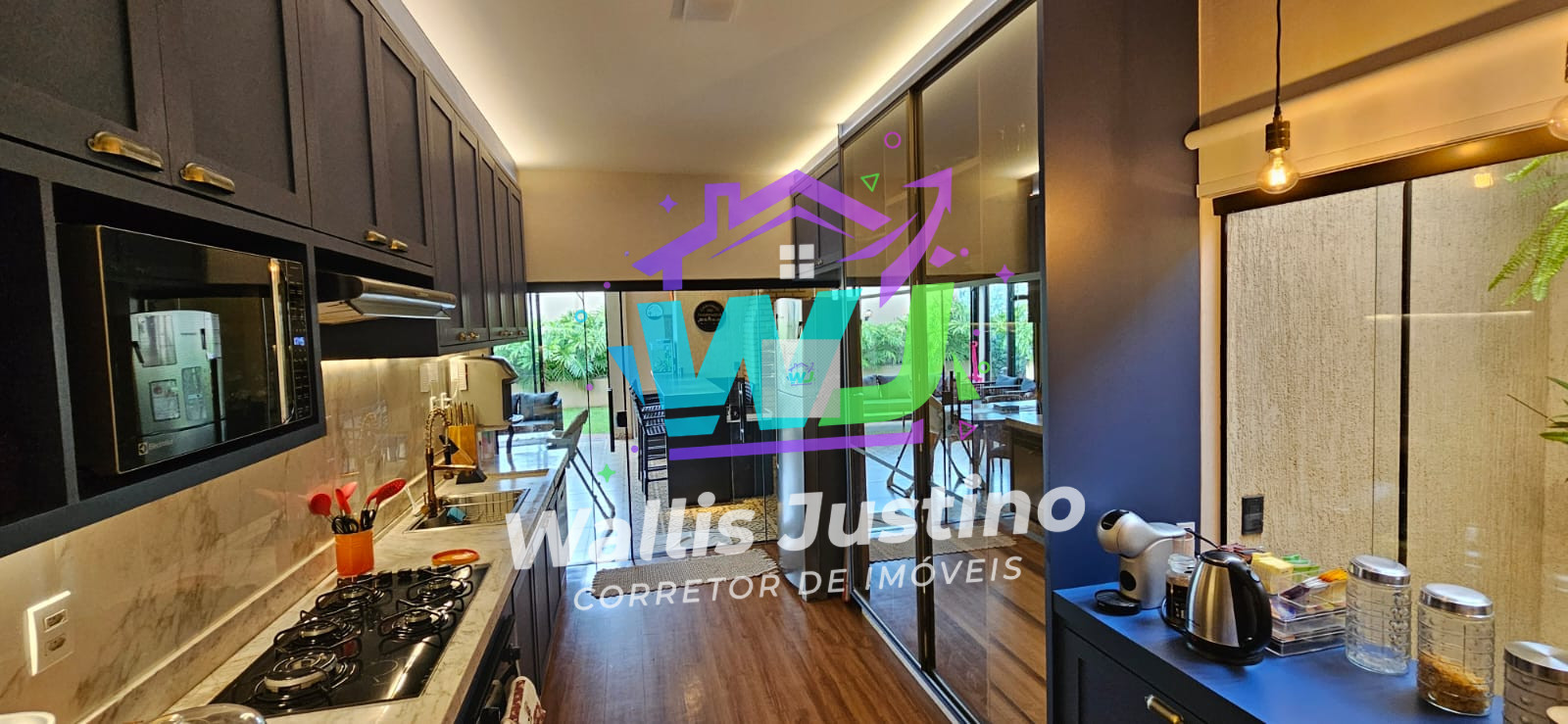 Casa Térrea no ResideCasa Térrea no Residencial Interlagos  360m de terreno e 206m de área construída   Sala, Cozinha