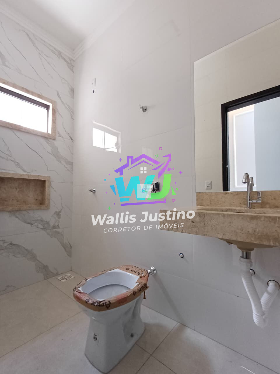 Casa à Venda | 2 Quartos (1 Suíte) | Pé-Direito Alto | 140m² de Lote | R$ 360 Mil