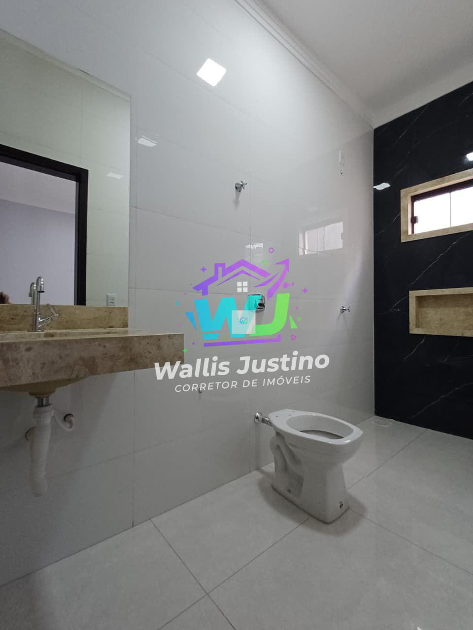 Casa à Venda | 2 Quartos (1 Suíte) | Pé-Direito Alto | 140m² de Lote | R$ 360 Mil