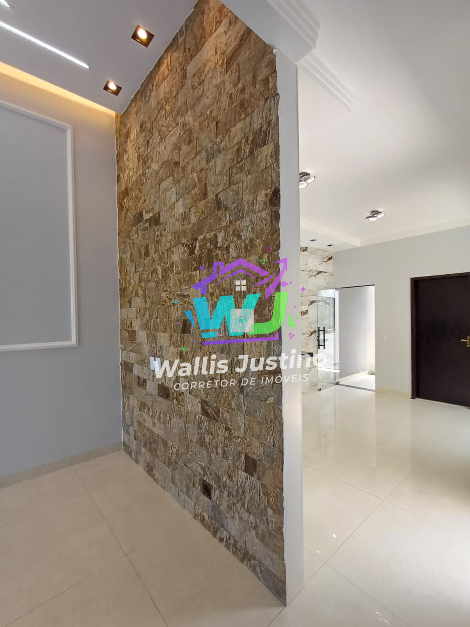 Casa à Venda | 2 Quartos (1 Suíte) | Pé-Direito Alto | 140m² de Lote | R$ 360 Mil