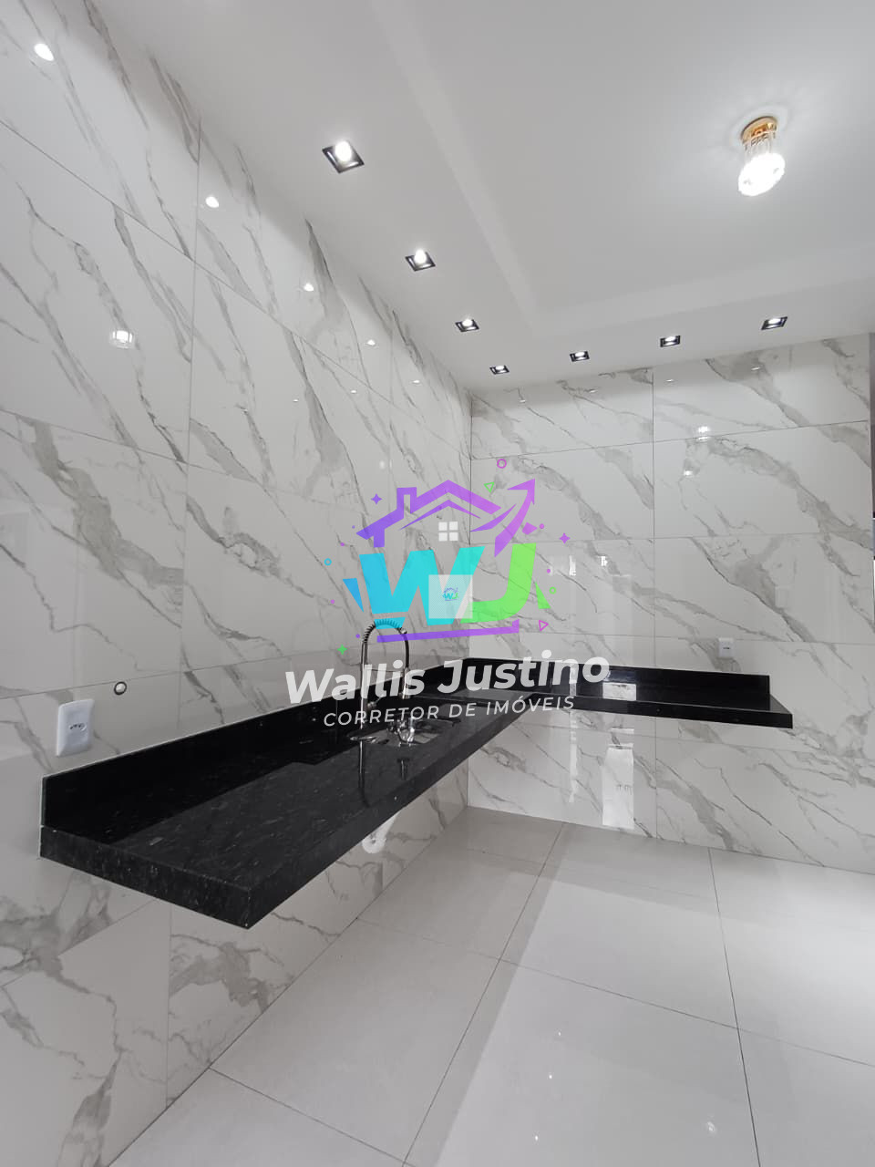 Casa à Venda | 2 Quartos (1 Suíte) | Pé-Direito Alto | 140m² de Lote | R$ 360 Mil