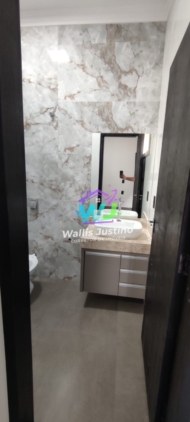 Casa à Venda no Recanto dos Ipês em Rio Verde – 3 Quartos com Suíte e Pé Direito Alto