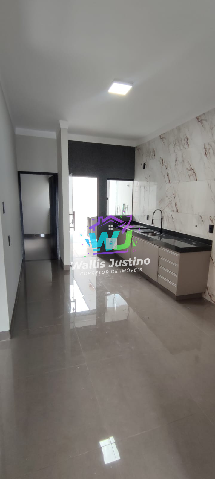Casa à Venda no Recanto dos Ipês em Rio Verde – 3 Quartos com Suíte e Pé Direito Alto