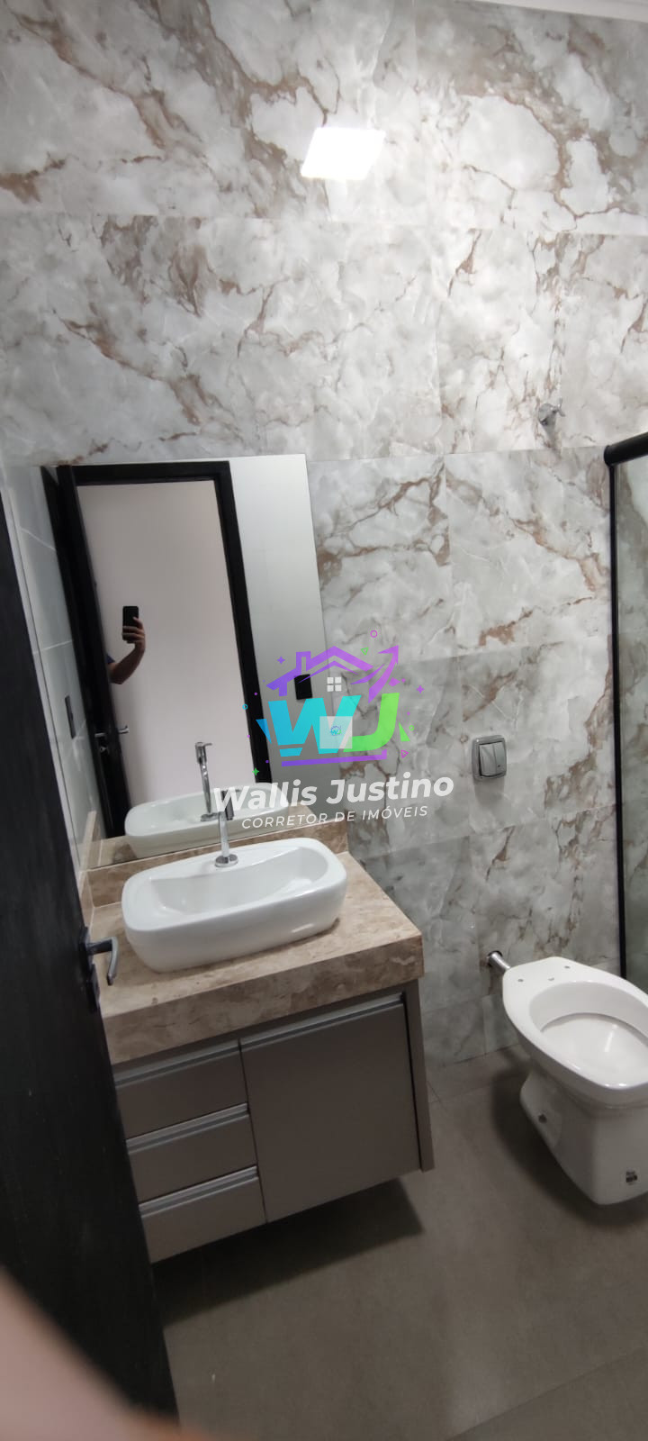 Casa à Venda no Recanto dos Ipês em Rio Verde – 3 Quartos com Suíte e Pé Direito Alto
